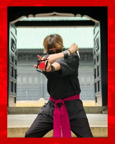 Mizterfilip vestido de ninja